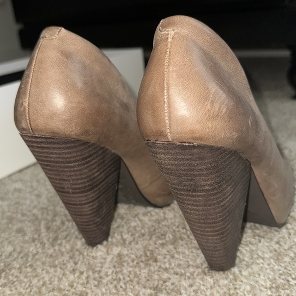 Trouve Tristin-Lea Heel Pumps - Picture 4 of 9